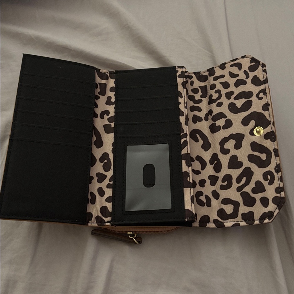 Jessica Simpson Wallet Perfect For Fall - Picture 2 of 5